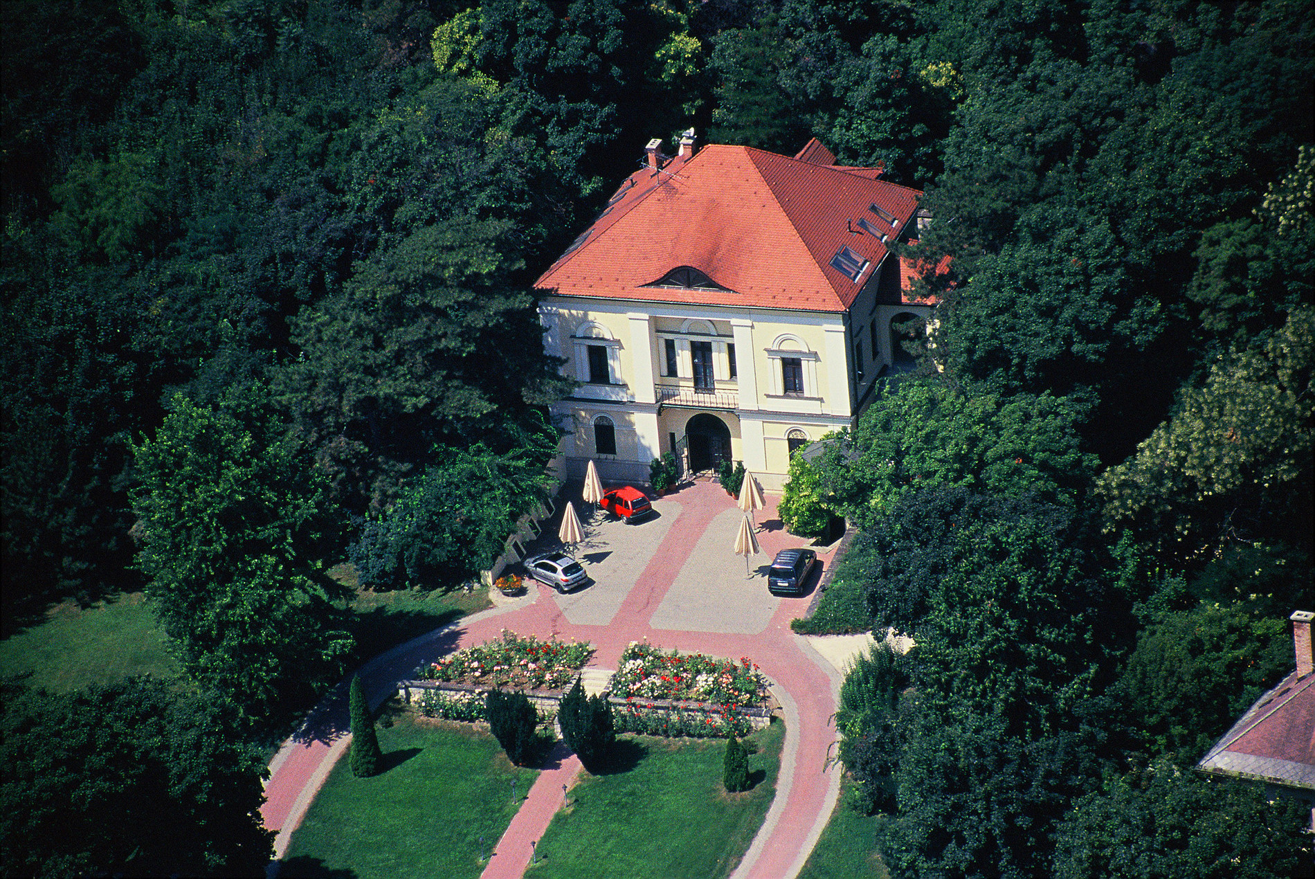 György-Villa György-Villa